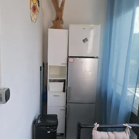 Appartamento Nice studio with BALCONY in Hyères *
