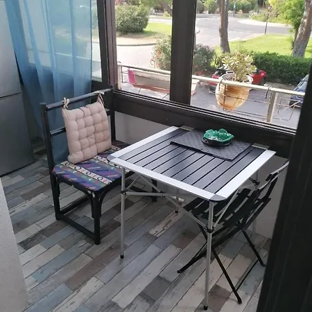 Апартаменты Nice Studio With Balcony In Hyeres Йер