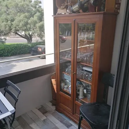 Nice Studio With Balcony In Hyeres
