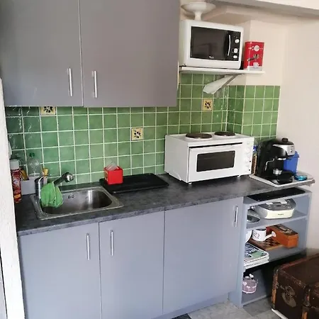 Nice Studio With Balcony In Hyeres